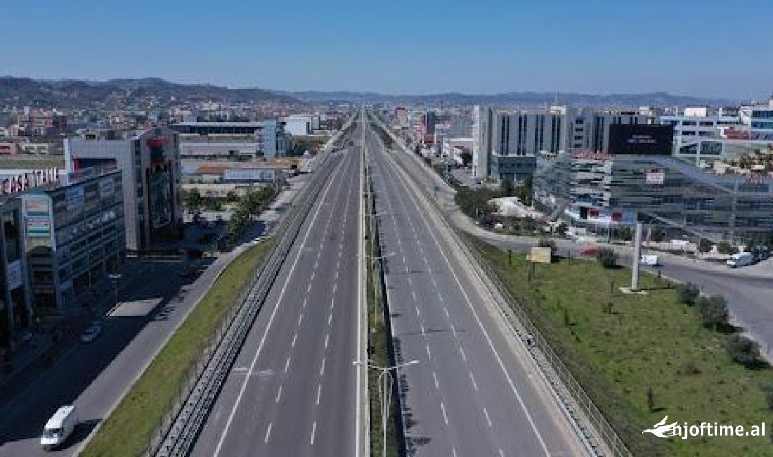 Jepet Kapanon / magazine me qira tek Autostrada Tirane Durres