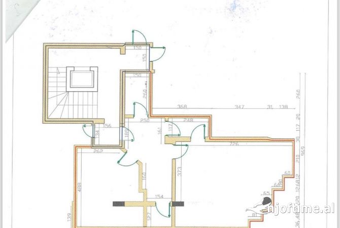 Ambiente Commerciale in Affitto 3+1 a Tirana - 1,500 Euro