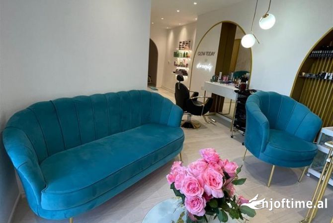 Shitet biznesi tek Liqeni Artificial i Tiranes📍