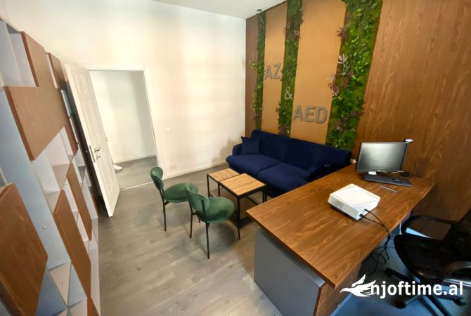 Ambiente Commerciale in Affitto 3+1 a Tirana - 1,000 Euro