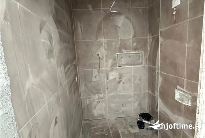 Ambient zyre me qira tek Lake View Residence