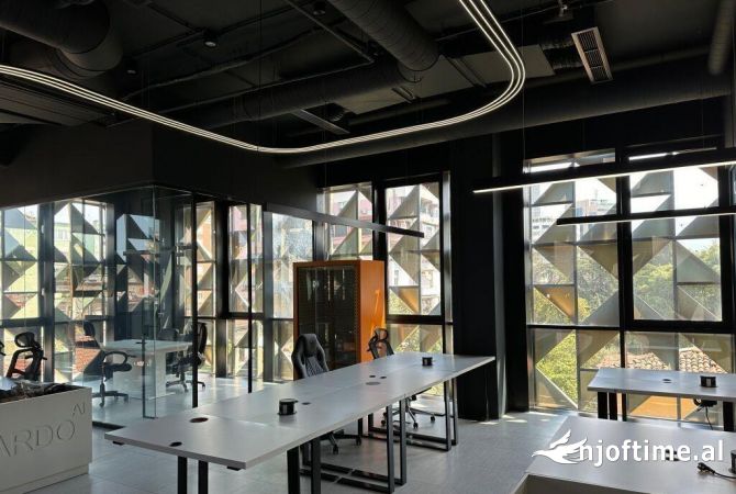 Ambiente Commerciale in Affitto 1+1 a Tirana - 2,200 Euro