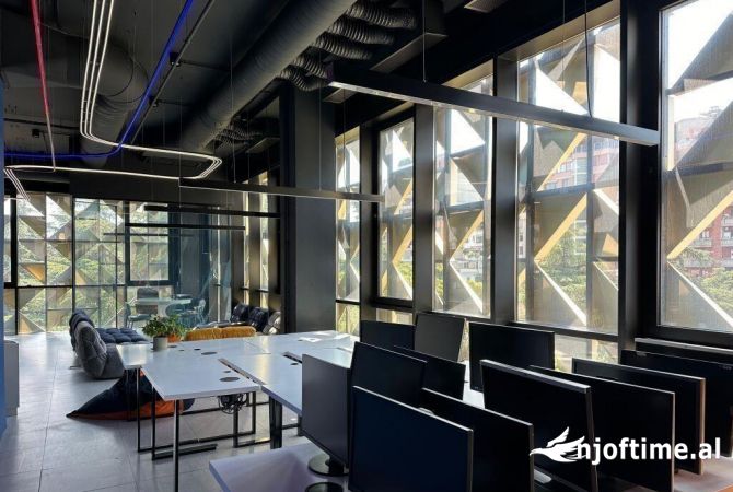 Ambiente Commerciale in Affitto 1+1 a Tirana - 2,200 Euro