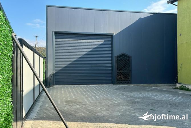 Ambiente Commerciale in Affitto 4+1 a Tirana - 800 Euro