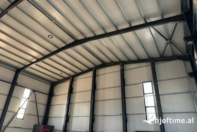 Ambiente Commerciale in Affitto 1+1 a Tirana - 4,600 Euro