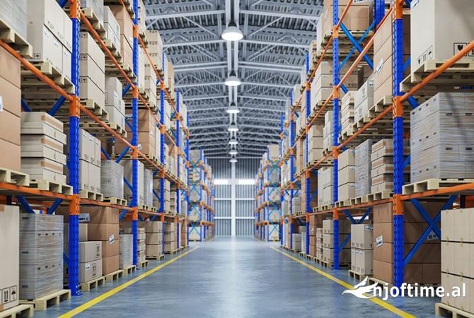 Ambiente Commerciale in Affitto 6+1 a Tirana - 6,000 Euro