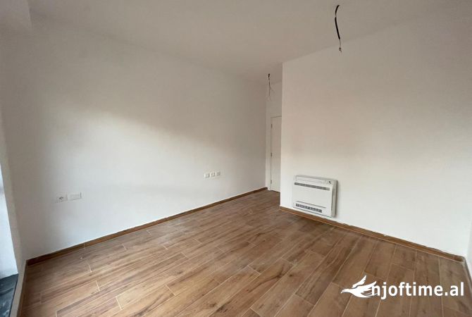 Ambiente Commerciale in Affitto 3+1 a Tirana - 3,500 Euro