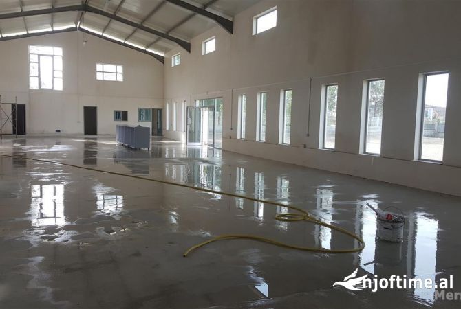 Ambiente Commerciale in Affitto 6+1 a Tirana - 2,499 Euro