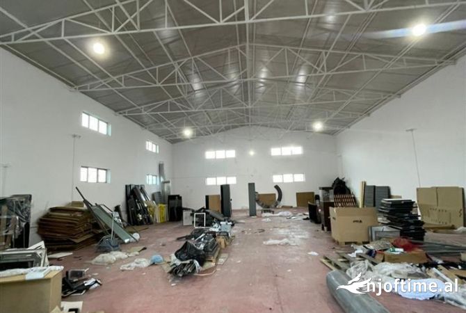 Ambiente Commerciale in Affitto 3+1 a Tirana - 1,500 Euro