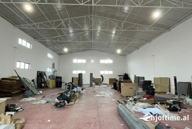Ambiente Commerciale in Affitto 3+1 a Tirana - 1,500 Euro