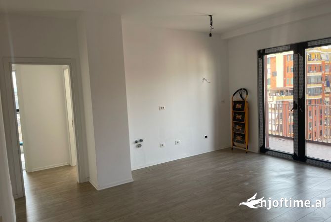 Ambiente Commerciale in Affitto 3+1 a Tirana - 850 Euro