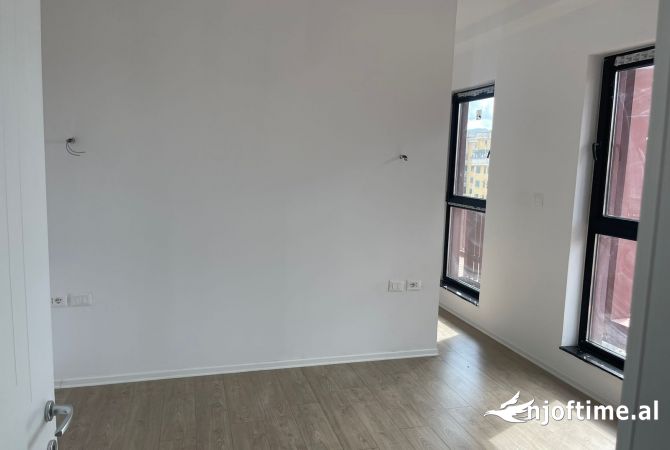 Ambiente Commerciale in Affitto 3+1 a Tirana - 850 Euro
