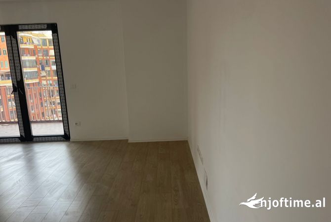 Ambiente Commerciale in Affitto 3+1 a Tirana - 850 Euro