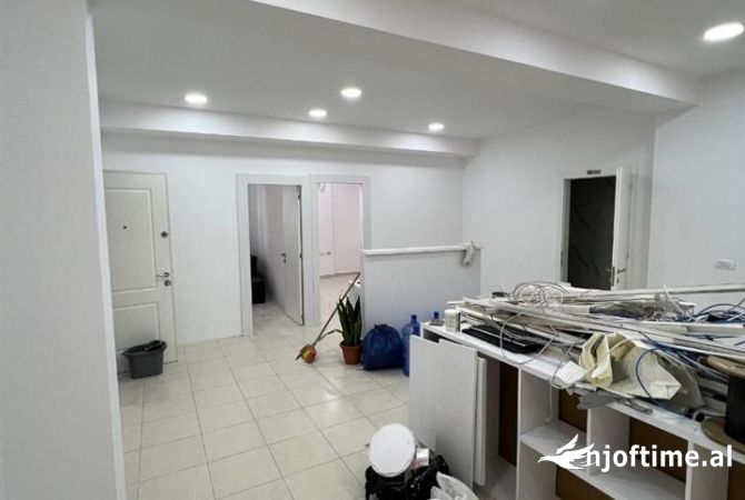 Ambiente Commerciale in Affitto 1+1 a Tirana - 850 Euro