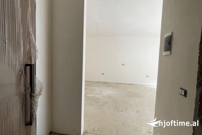 Appartamento in vendita a Tirana 2+1, Vuoto