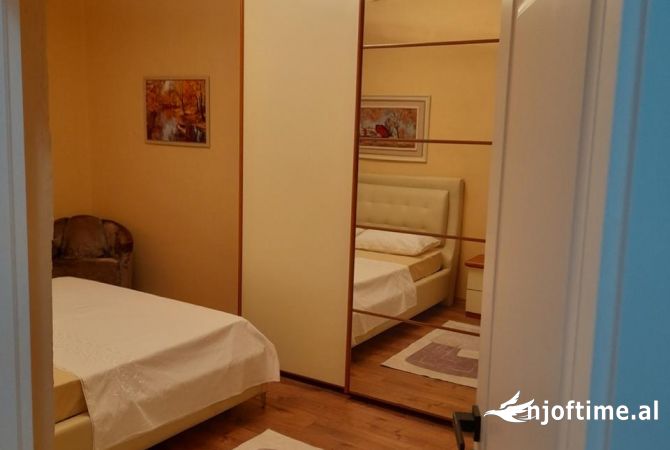 Shtepi me qera Apartament ne Tirane, 2+1, Mobilimi E mobiluar, Pagesa 550  Euro.