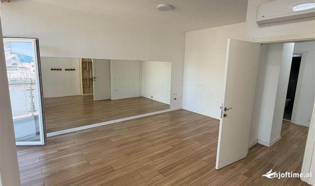 AMBIENT BIZNESI ME QERA 3+1 TE KIKA 2 KOMUNA PARISIT 