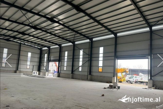 Ambiente Commerciale in Affitto 4+1 a Tirana - 4,300 Euro