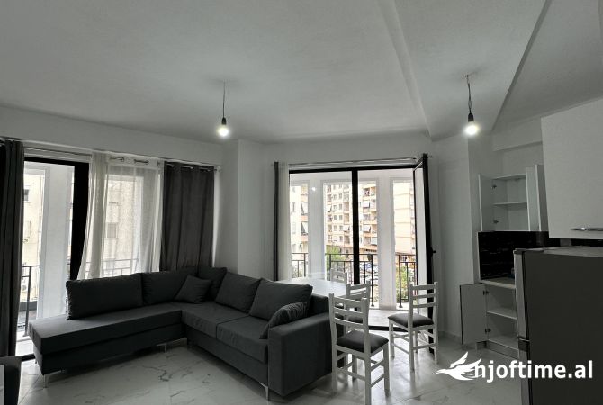Shtepi me qera Apartament ne Tirane, 2+1, Mobilimi E mobiluar, Pagesa 50,000  Leke.