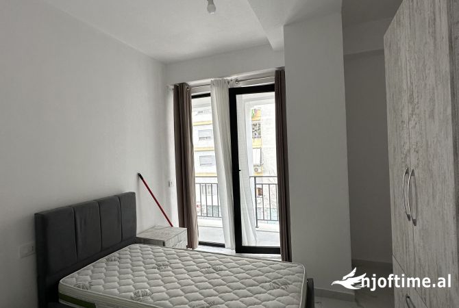 Shtepi me qera Apartament ne Tirane, 2+1, Mobilimi E mobiluar, Pagesa 50,000  Leke.