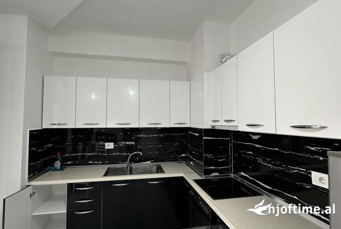 Shtepi me qera Apartament ne Tirane, 2+1, Mobilimi E mobiluar, Pagesa 50,000  Leke.