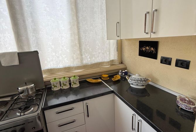 Shtepi me qera Apartament ne Tirane, 2+1, Mobilimi E mobiluar, Pagesa 600  Euro.