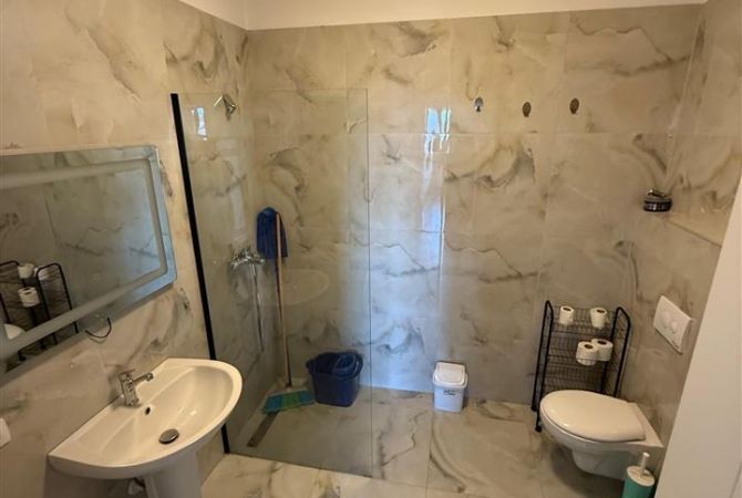 Shtepi me qera Apartament ne Tirane, 2+1, Mobilimi E mobiluar, Pagesa 650  Euro.