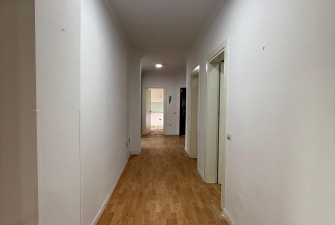 AMBIENT BIZNESI ME QIRA , 4+1+2 BLLOK