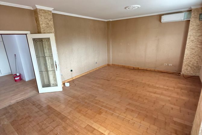 Appartamento in affitto a Tirana 4+1, Vuoto