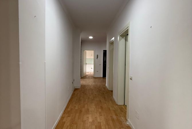 Appartamento in affitto a Tirana 4+1, Vuoto