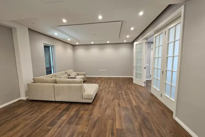 Shtepi me qera Vila Luksoze ne Tirane, 4+1, Mobilimi Pjeserisht e mobiluar, Pagesa 5,000  Euro.