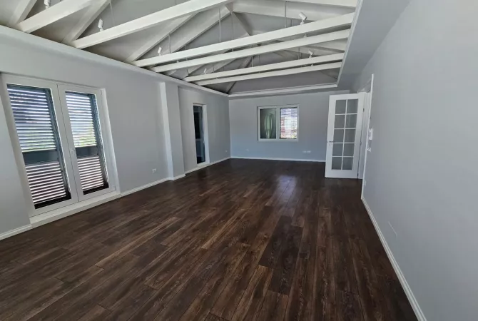 Shtepi me qera Vila Luksoze ne Tirane, 4+1, Mobilimi Pjeserisht e mobiluar, Pagesa 5,000  Euro.