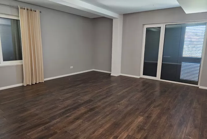 Shtepi me qera Vila Luksoze ne Tirane, 4+1, Mobilimi Pjeserisht e mobiluar, Pagesa 5,000  Euro.