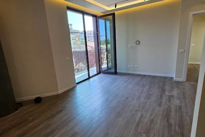 Business Property for Rent 3+1 in Tirana - 1,300 Euro