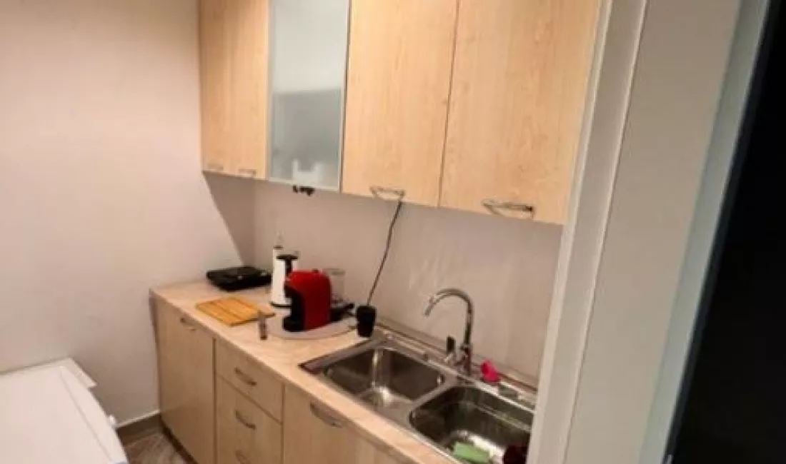 AMBIENT BNIZNESI ME QIRA PERBALLE TOPTANIT 