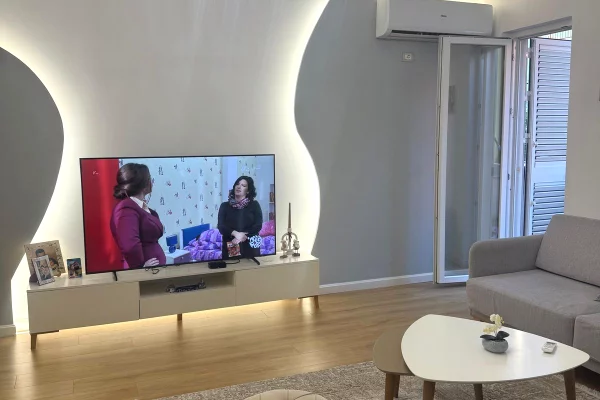 Shtepi ne shitje Apartament ne Tirane, 2+1, Mobilimi E mobiluar, Pagesa 15,000,000  Leke.