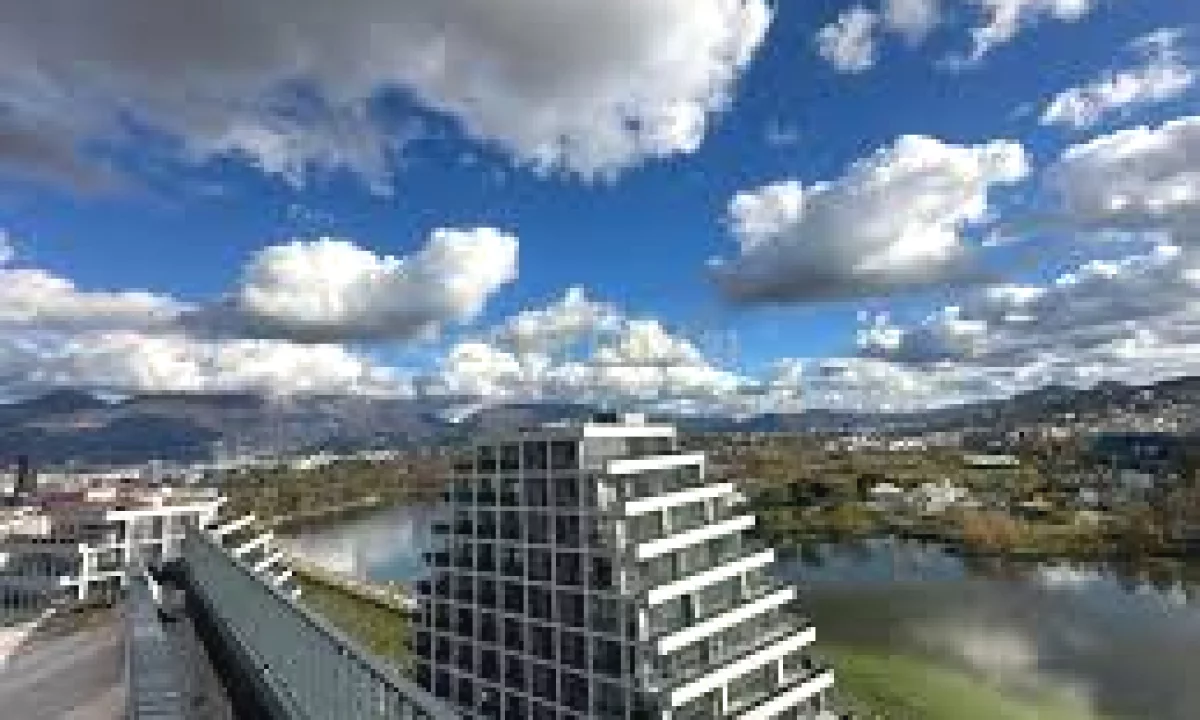 JEPET ME QIRA AMBIENT BIZNESI PER ZYRE TE LAKE VIEW 