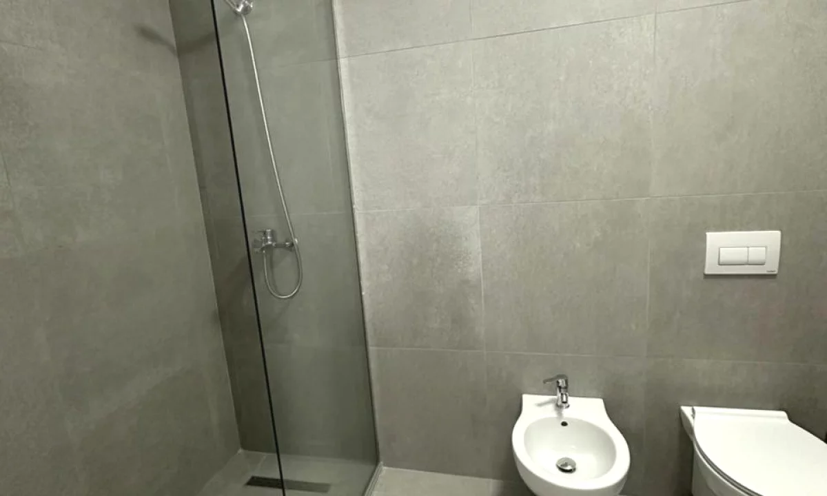 Shtepi me qera Apartament ne Tirane, 2+1, Mobilimi E mobiluar, Pagesa 80,000  Leke.