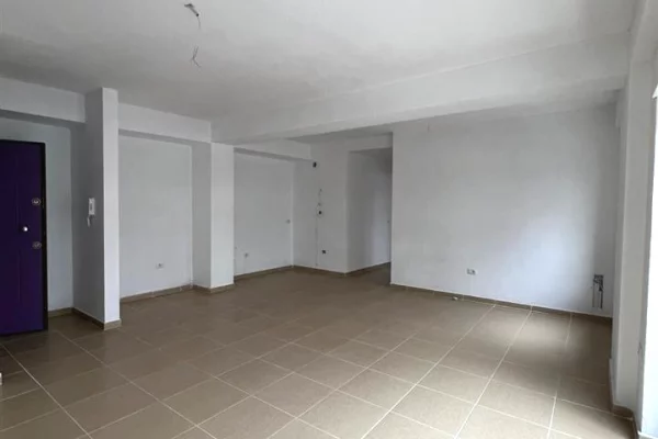 Shtepi ne shitje Apartament ne Tirane, 2+1, Mobilimi Bosh, pa mobiluar, Pagesa 163,000  Euro.