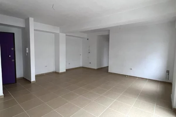 Shtepi ne shitje Apartament ne Tirane, 2+1, Mobilimi Bosh, pa mobiluar, Pagesa 163,000  Euro.