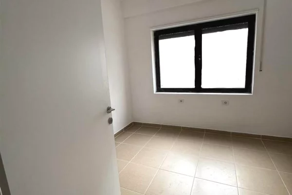 Shtepi ne shitje Apartament ne Tirane, 2+1, Mobilimi Bosh, pa mobiluar, Pagesa 163,000  Euro.