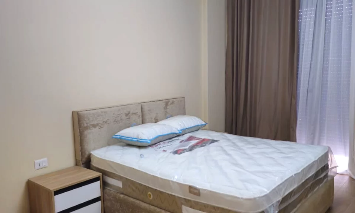 Shtepi me qera Apartament ne Tirane, 2+1, Mobilimi E mobiluar, Pagesa 1,300  Euro.