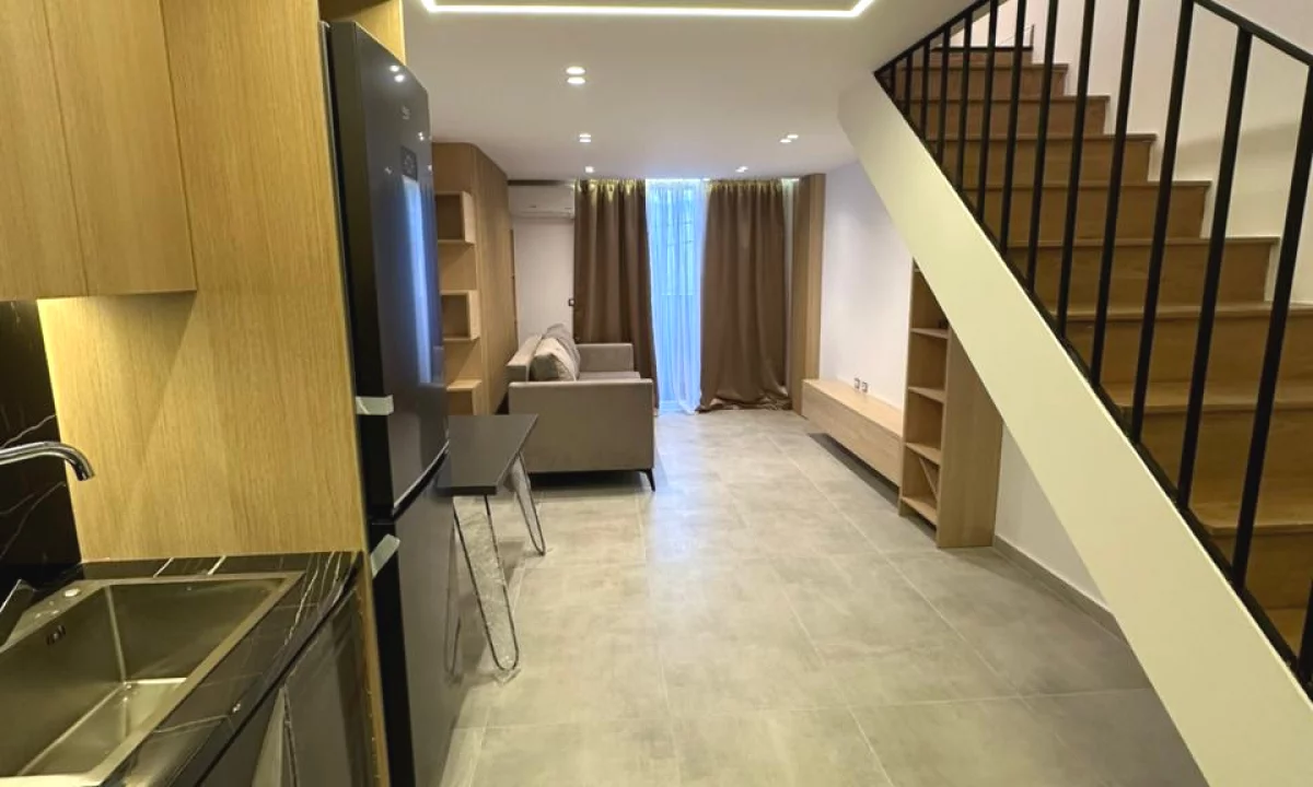 Appartamento in vendita a Tirana 1+1, Arredato