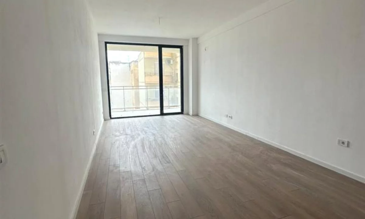 AMBIENT BIZNESI ME QIRA TE MINE PEZA REZIDENCE 