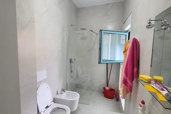 Shtepi me qera Apartament ne Tirane, 2+1, Mobilimi E mobiluar, Pagesa 50,000  Leke.