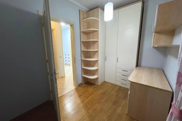 Shtepi me qera Apartament ne Tirane, 2+1, Mobilimi E mobiluar, Pagesa 600  Euro.