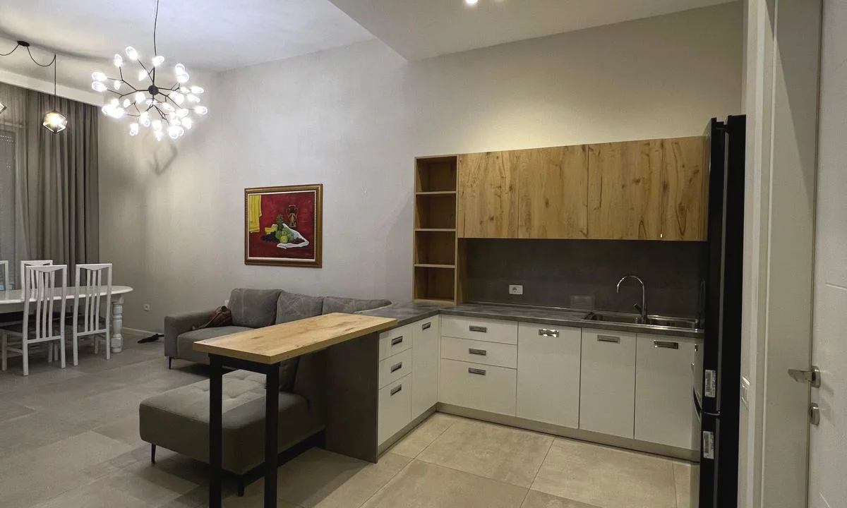 Shtepi ne shitje Duplex(shtepi me 2 kate) ne Tirane, 2+1, Mobilimi E mobiluar, Pagesa 224,000  Euro.