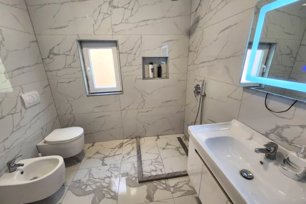 Shtepi me qera Apartament ne Tirane, 1+1, Mobilimi E mobiluar, Pagesa 650  Euro.