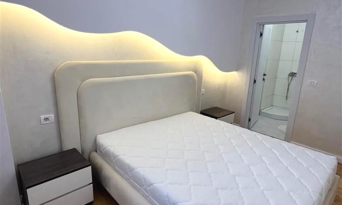 Appartamento in vendita a Tirana 2+1, Arredato