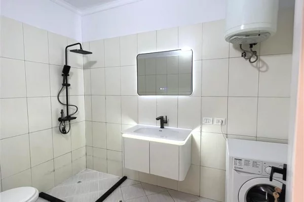 Appartamento in vendita a Tirana 2+1, Arredato